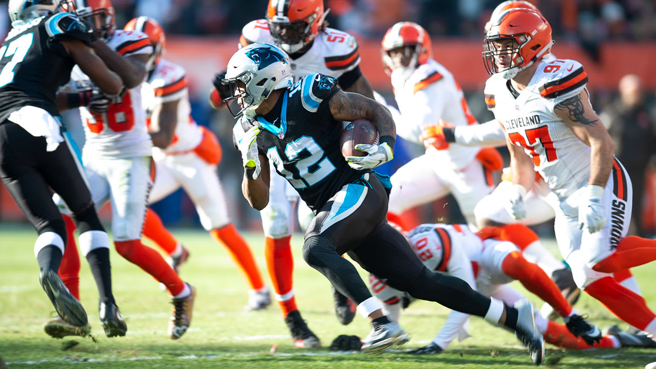 DJ Moore slips through tackles en route to 40-yard catch and run