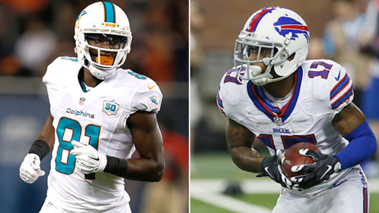 Panthers sign WRs Byrd, Palmer
