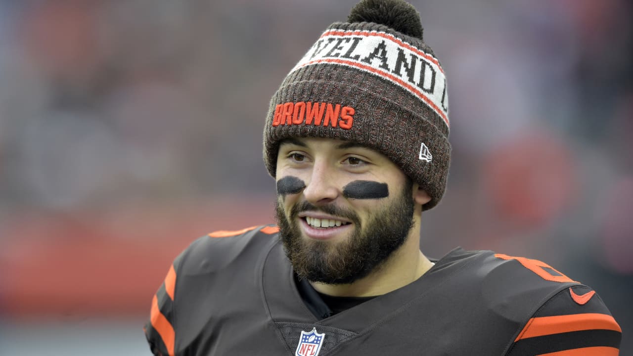 Baker Mayfield Cleveland Browns Autographed 16 x 20 Vertical Passing  Photograph