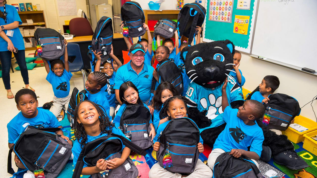 Panthers' Thomas Davis takes Greenville kids back-to-school shopping