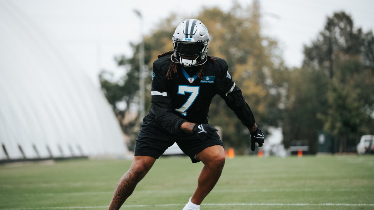 Carolina Panthers linebacker Shaq Thompson (7) on defense during