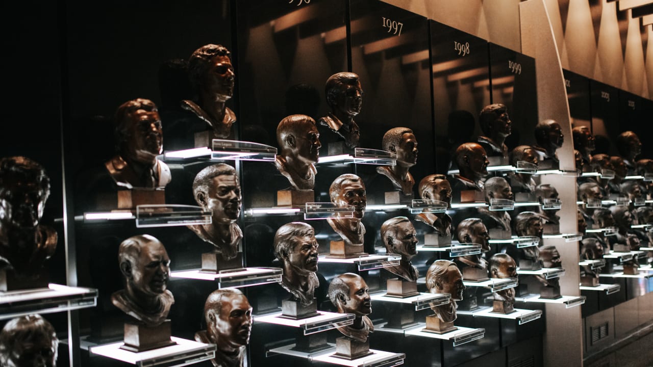 Pro Football Hall of Fame on X: The Bronzed Busts for the Class of 2021  have been installed! We now stand at 354 total Bronzed Busts in the Hall of  Fame Gallery. #