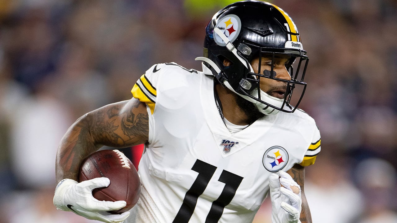 Panthers claim WR Donte Moncrief