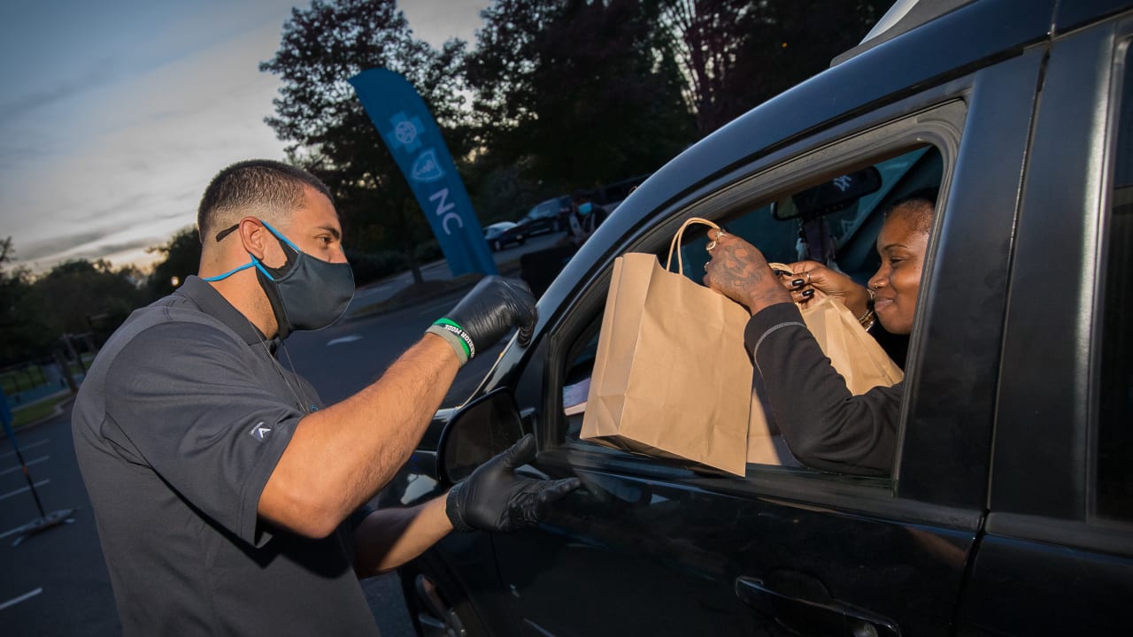 Blue Cross NC Neighborhood Kitchen distributes meals at Bette Rae ...