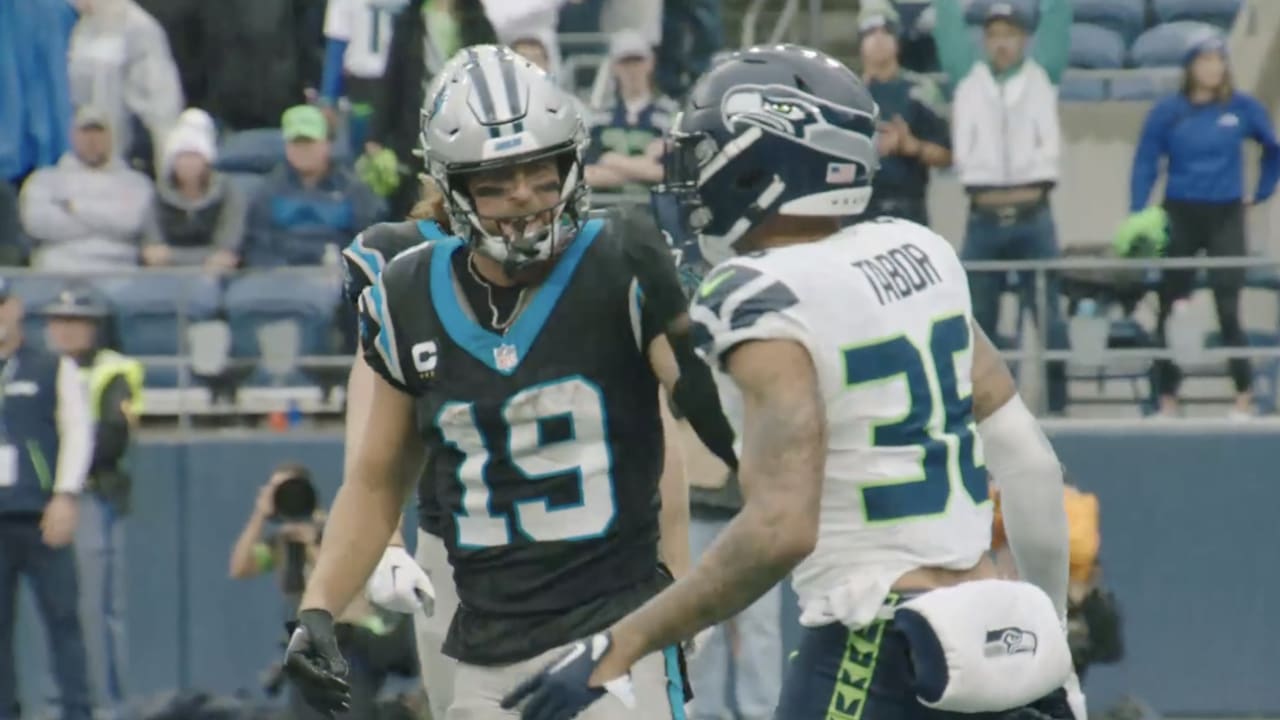 DJ Moore slips through tackles en route to 40-yard catch and run