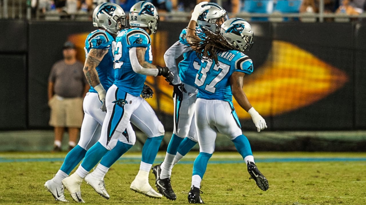 Corn Elder makes acrobatic interception