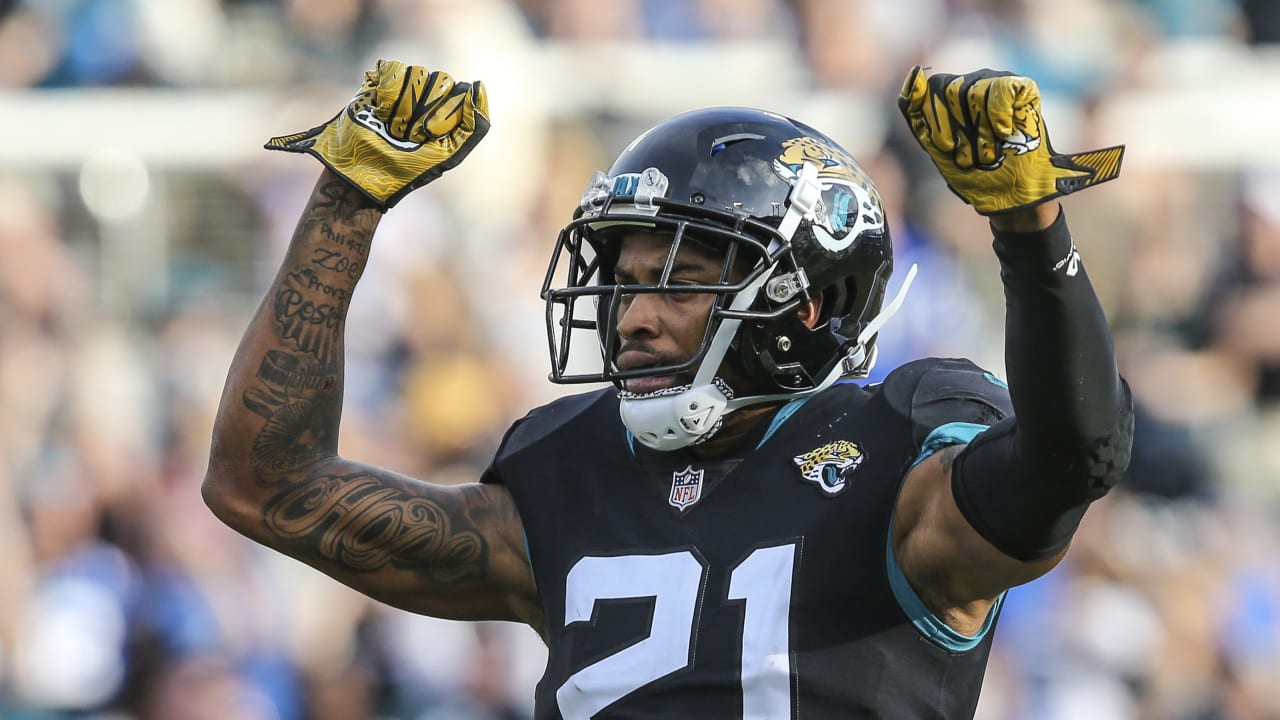 JACKSONVILLE, FL - JANUARY 14: Jacksonville Jaguars cornerback Tre Herndon  (37) runs with the ball during the game between the Los Angeles Chargers  and the Jacksonville Jaguars on January 14, 2023 at