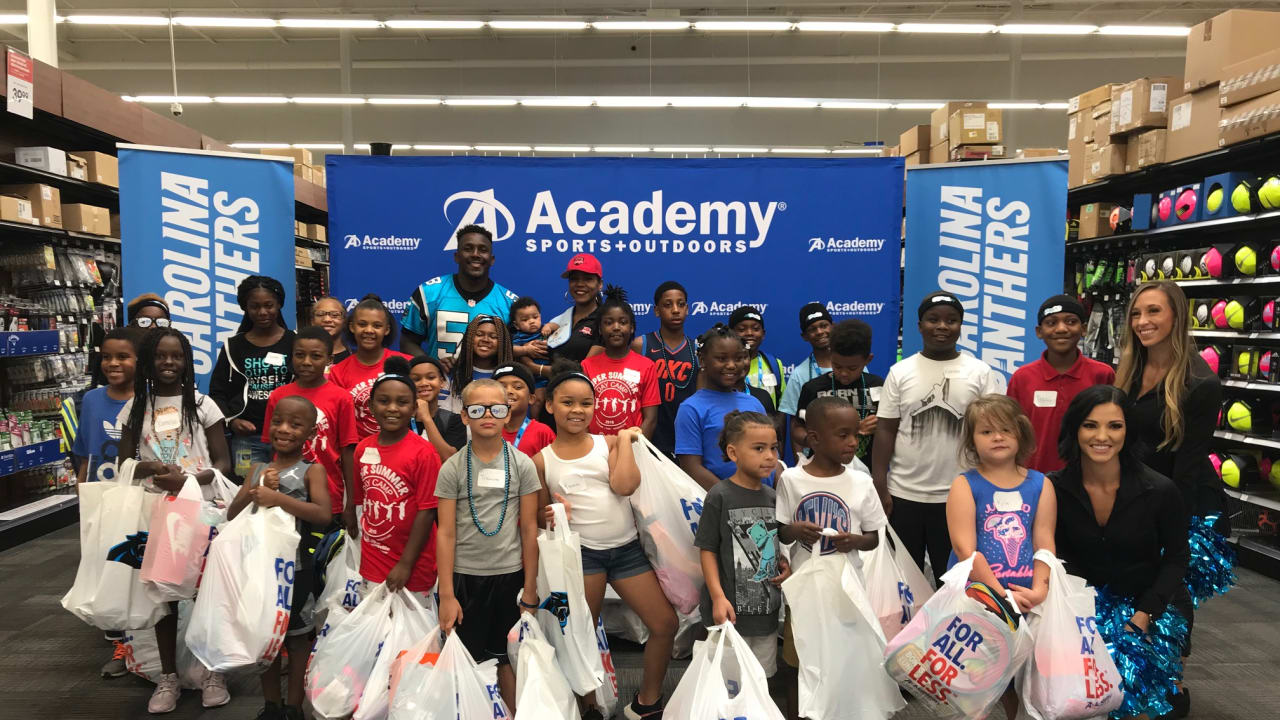 Carolina Panthers' Thomas Davis takes kids on shopping spree