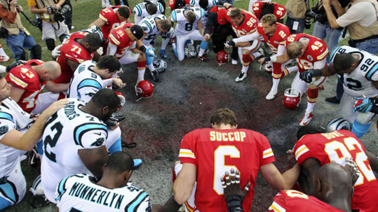 Story behind the Panthers, Seattle postgame prayer photo