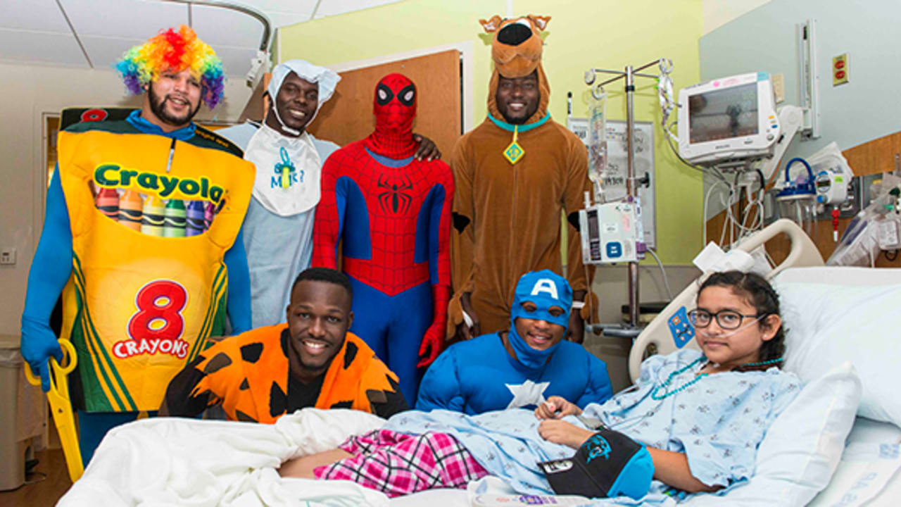 Video NFL Stars Visit Children's Hospital in Halloween Costumes