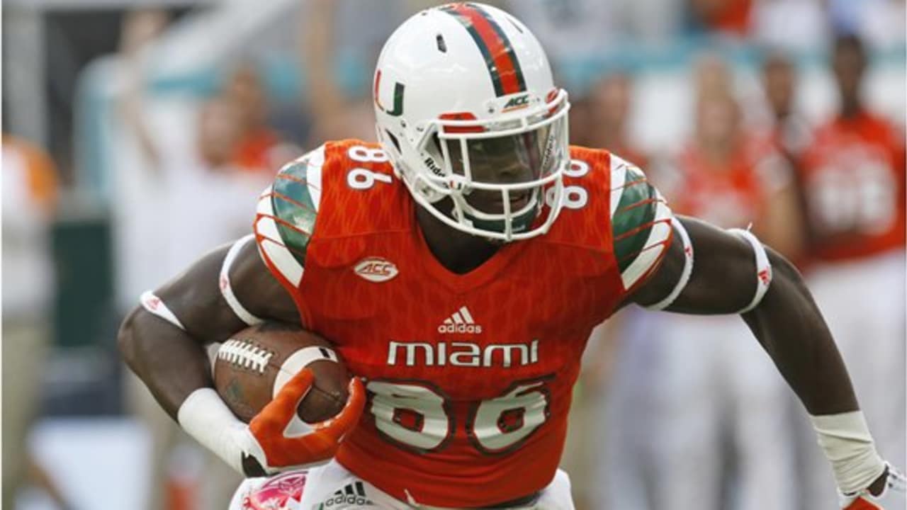 LOOK: David Njoku shows off new white helmet in style