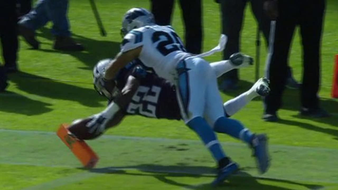 Titans Dexter McCluster dives for a 25-yard touchdown