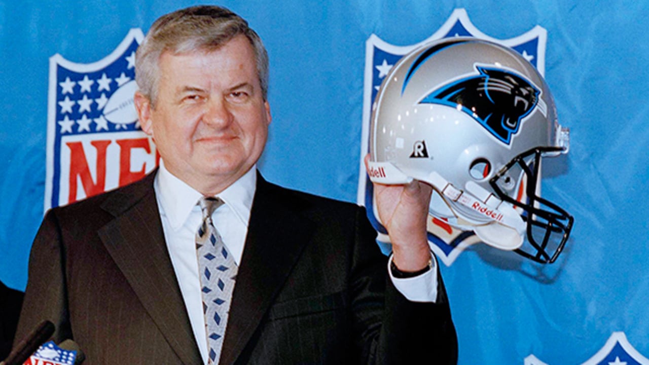 Oct. 26, 1993: Carolina Panthers become the NFL's 29th franchise