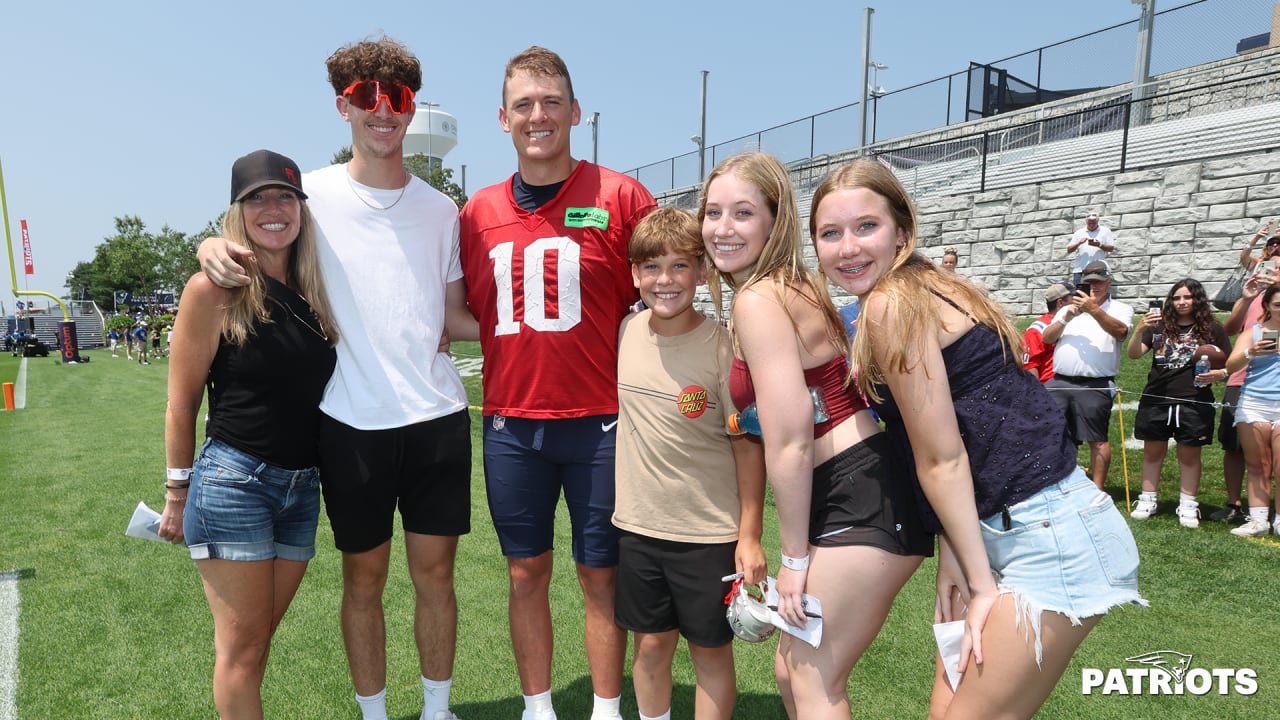 Mac Jones, Deatrich Wise Jr. join Sheridan family's reunion at Patriots Training Camp