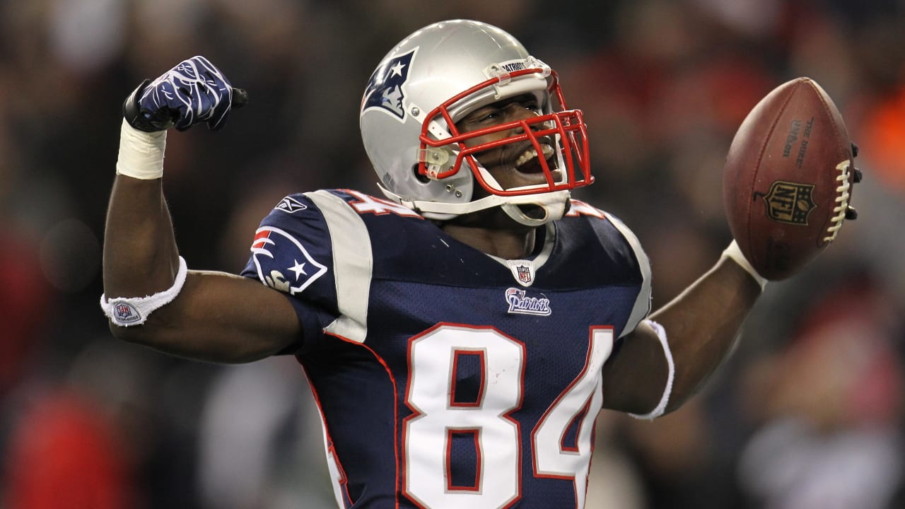 Patriots re-sign WR Deion Branch to 1-year deal 