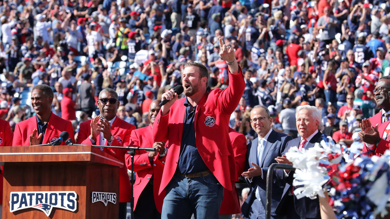 Patriots Honor Matt Light At Halftime