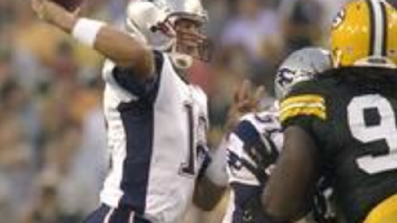 2 Dec 2001: Drew Bledsoe of the New England Patriots before the Pats 17-16  victory