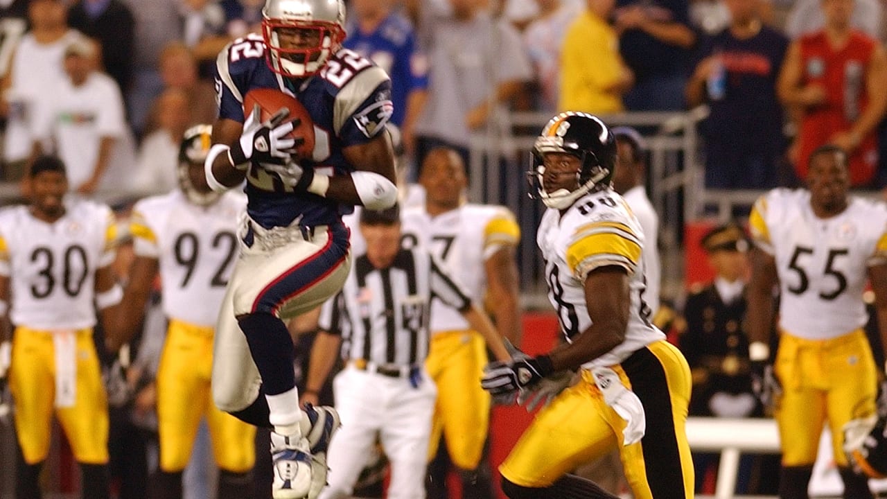 Patriots throw out first pitch, 04/01/2002