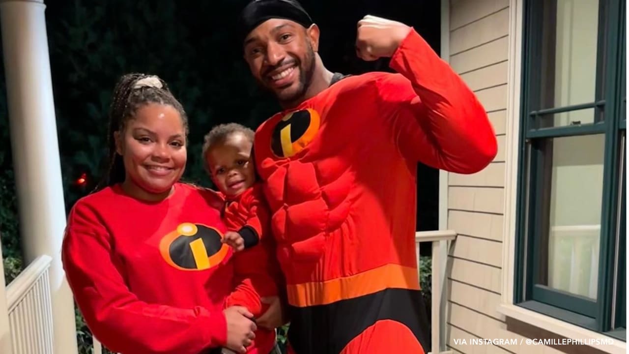 Patriots players get in Halloween spirit with group family costumes