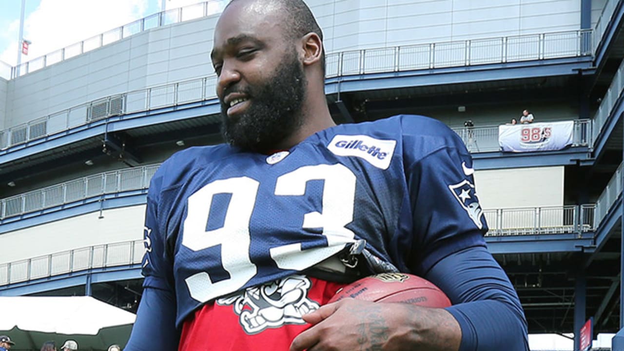 Patriots' Vince Wilfork Surprises Fan Wearing His Jersey