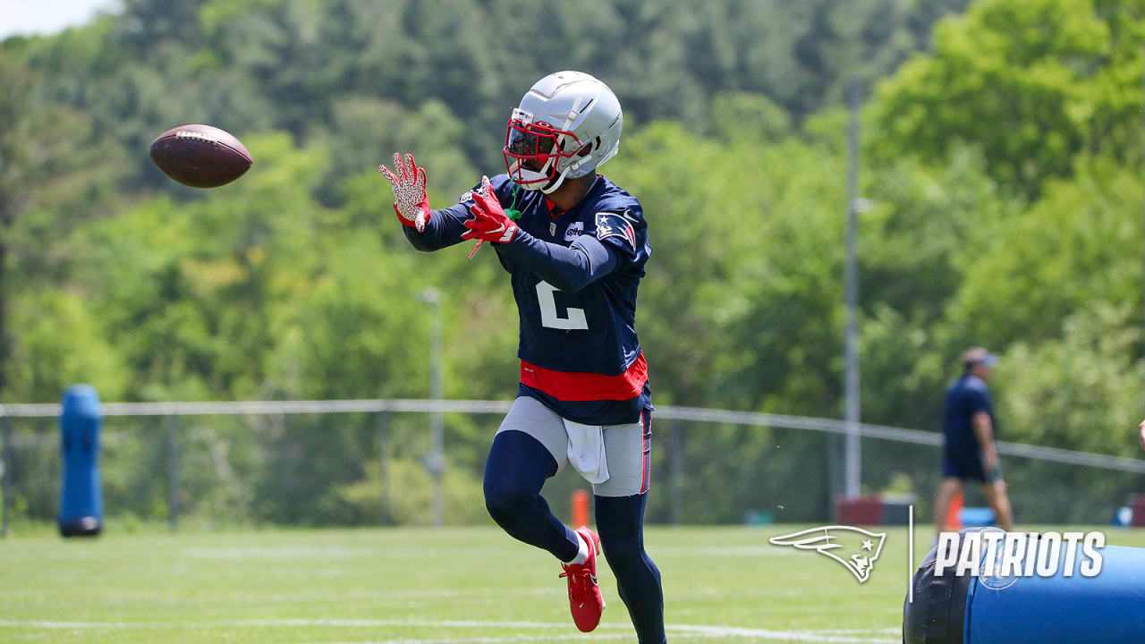 Jalen Mills about to catch a football