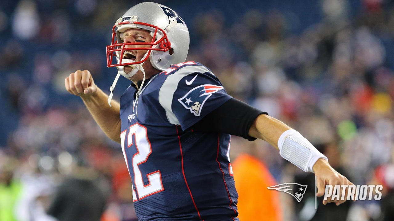 Tom Brady makes it official with Buccaneers