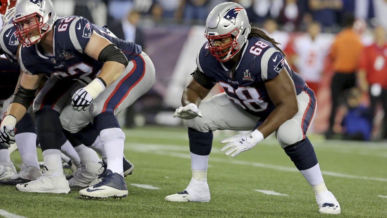 Patriots Re-Sign LaAdrian Waddle