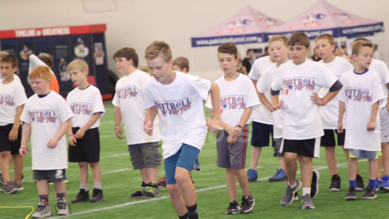 Patriots players and alumni host Foxborough "Football for You"