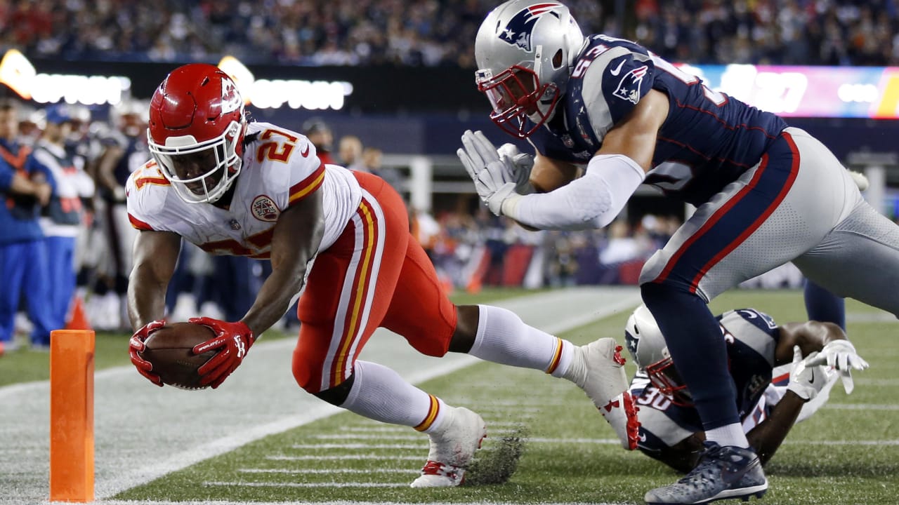 Travis Kelce takes shot at Dee Ford during Chiefs' Super Bowl rally