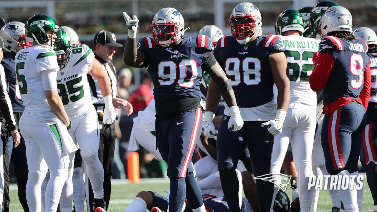 Rookie Christian Barmore working and learning with Patriots 