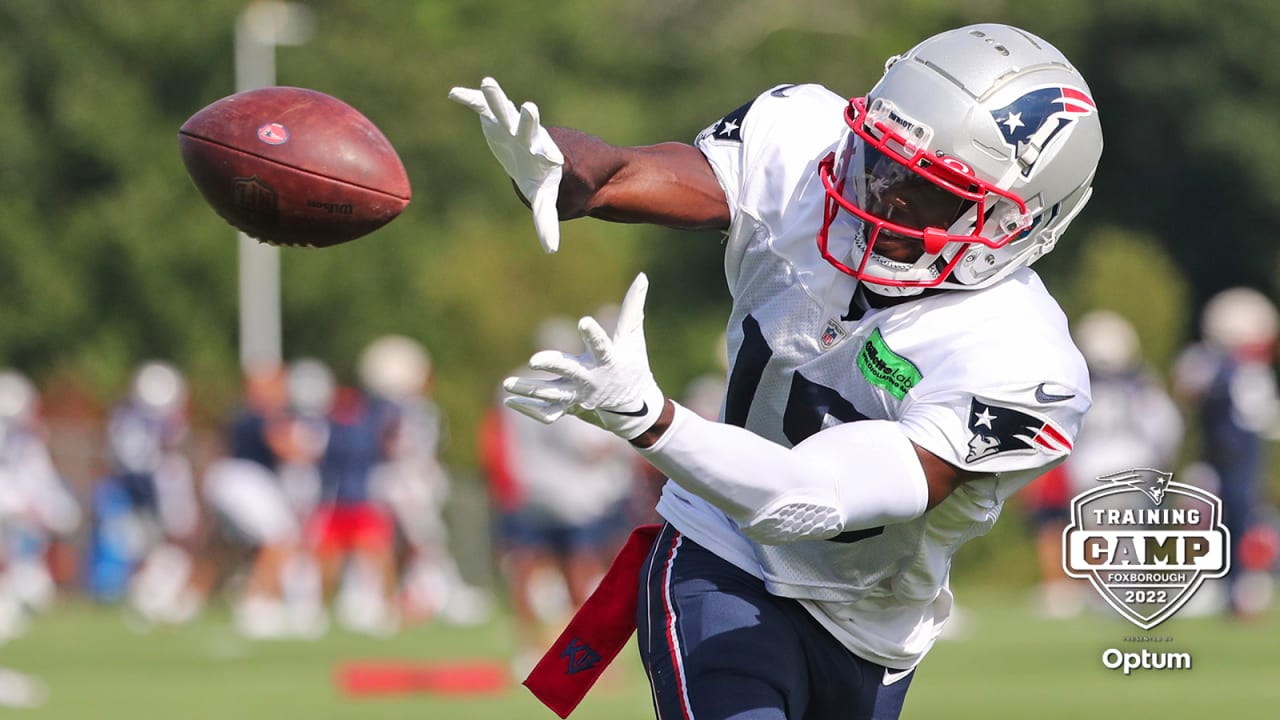 Analysis: Patriots Downgrade CB Jonathan Jones, WR Nelson Agholor to Out  For Sunday's Game vs. Browns