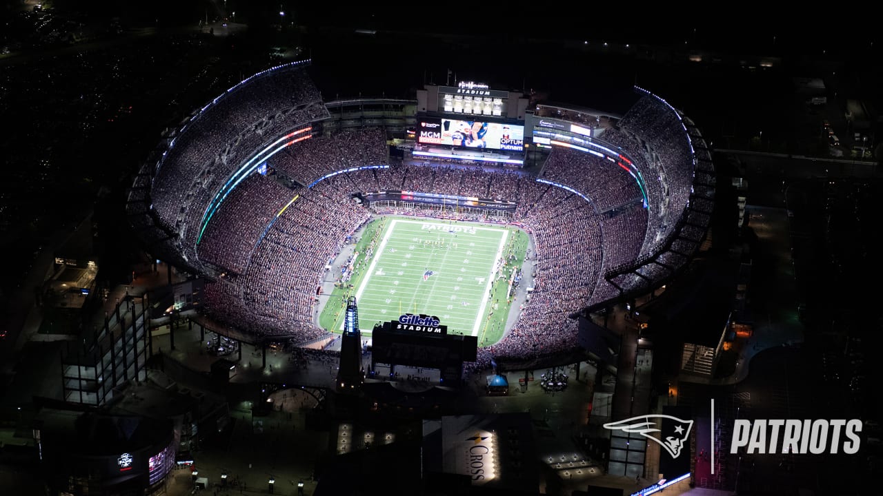 Legendary Patriots QB Tom Brady welcomed back to Gillette Stadium