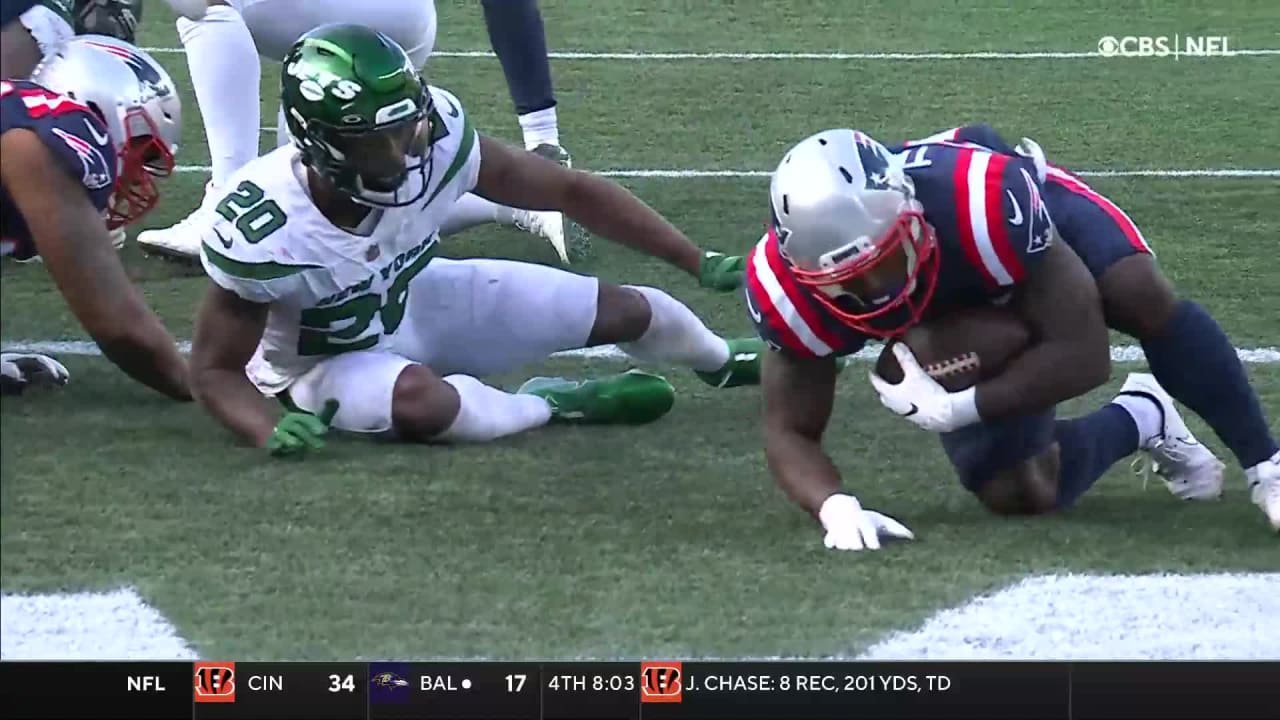 Patriots: JJ Taylor shatters Eagles defender's ankles with vicious juke