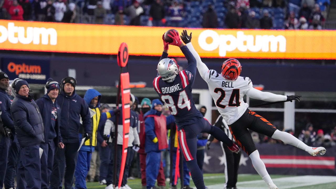 Foxborough, United States. 24th Dec, 2022. Cincinnati Bengals quarterback Joe  Burrow (9) looks for a pass during the first half of a game against New  England Patriots at Gillette Stadium in Foxborough