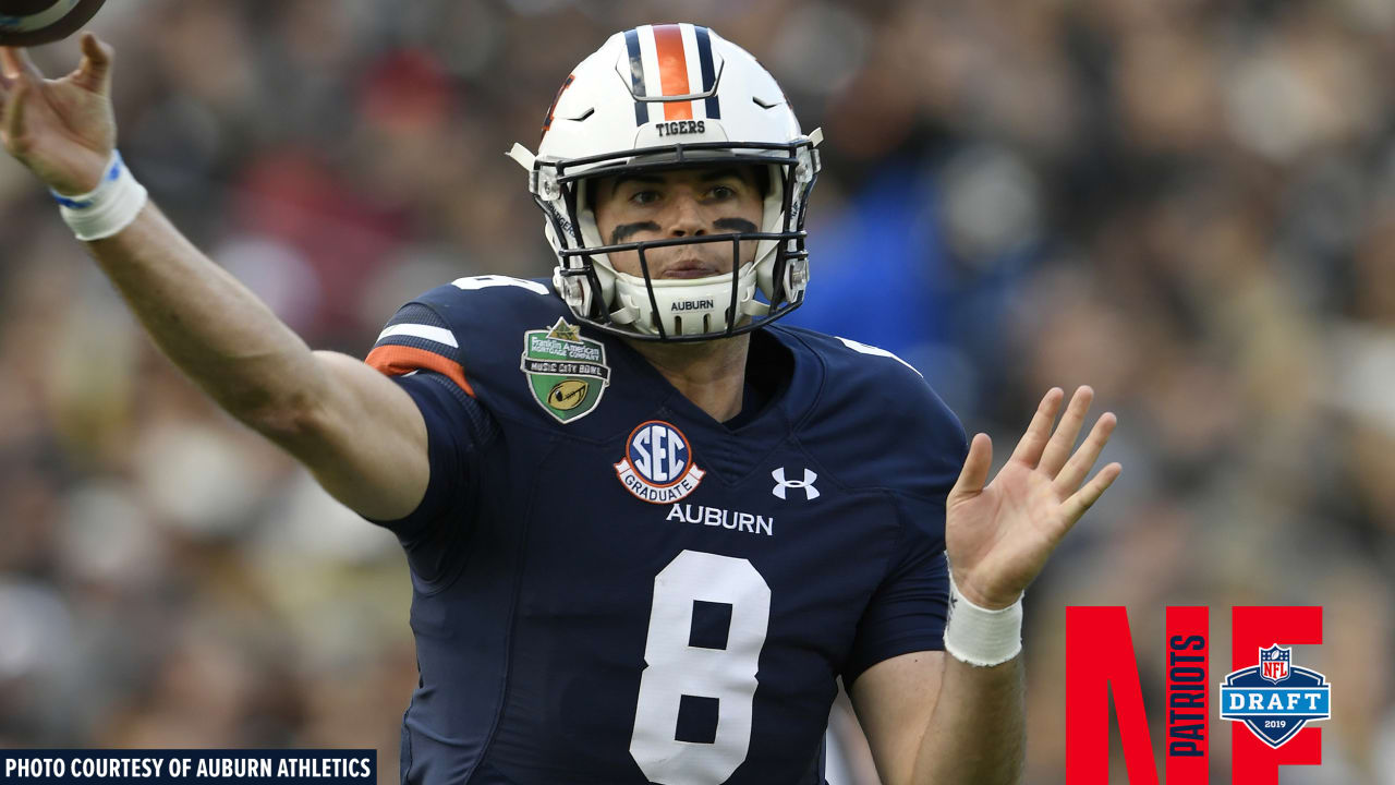 Patriots QB Jarrett Stidham comes off bench, throws first NFL TD pass