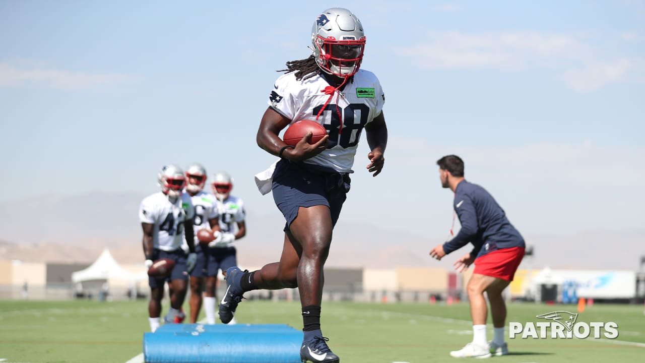 Patriots ease in Ezekiel Elliott slowly, and other observations from their  joint practice - The Boston Globe