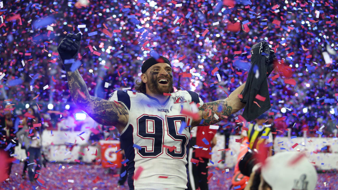 Patriots Sign Chris Long