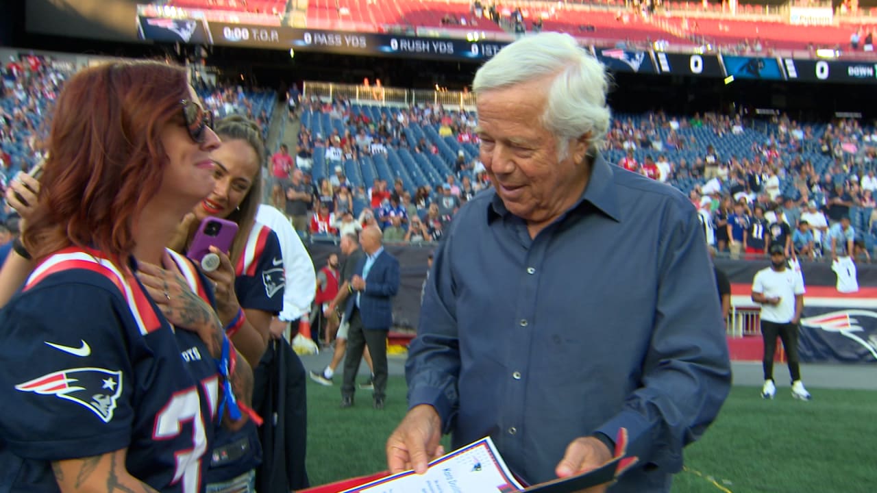 Robert Kraft surprised Dante Scarnecchia with Patriots HOF induction