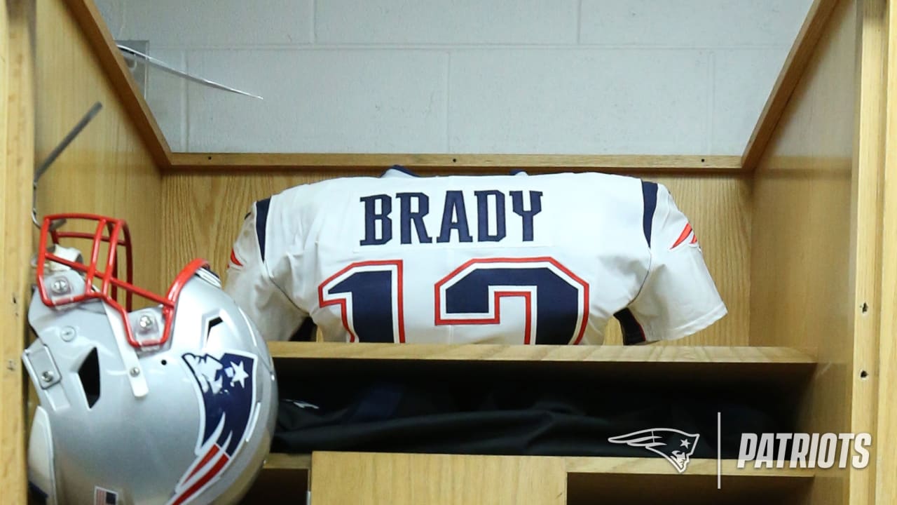 Pregame Week 7: Inside The Patriots Locker Room And Player Arrivals