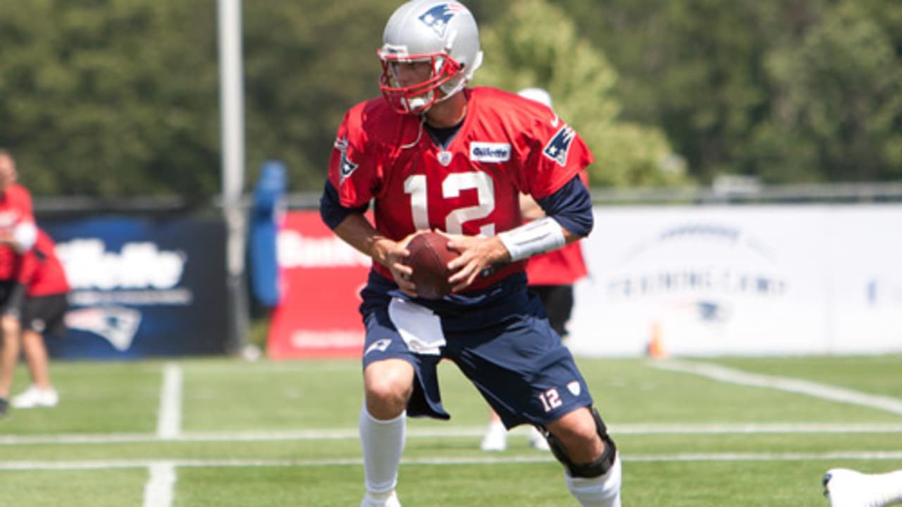 Patriots' Tom Brady practises 1 day after knee injury