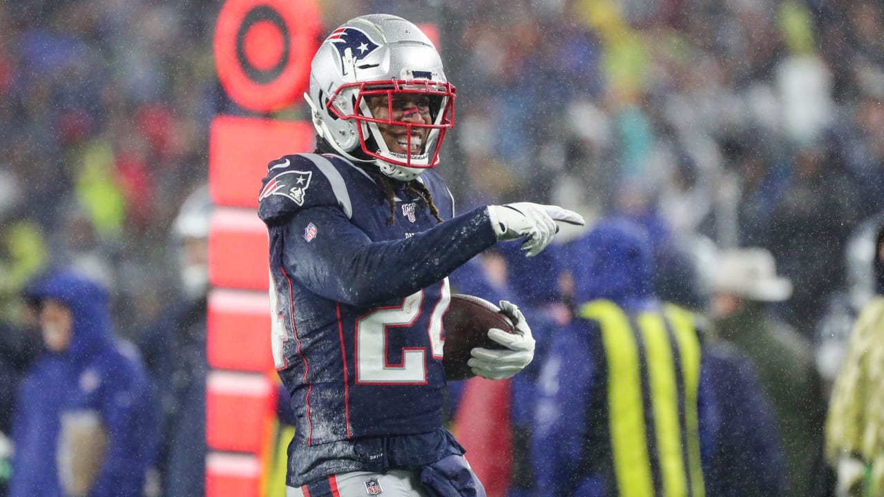 Stephon Gilmore's former Patriots teammates show him appreciation