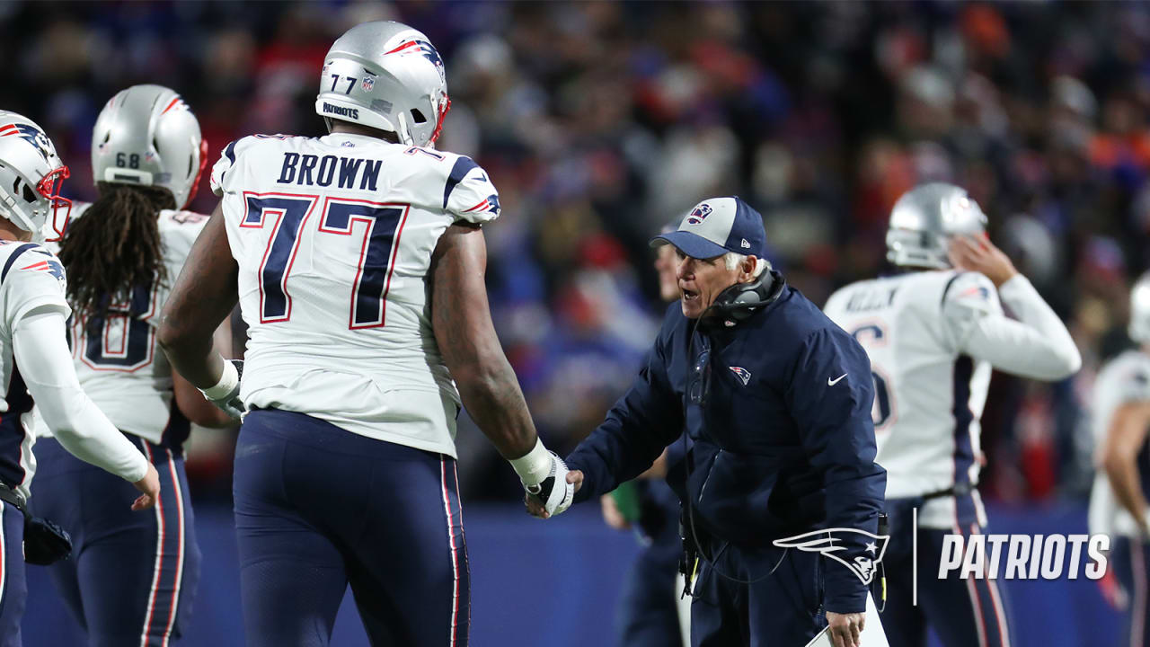 Raiders trading tackle Trent Brown back to Patriots