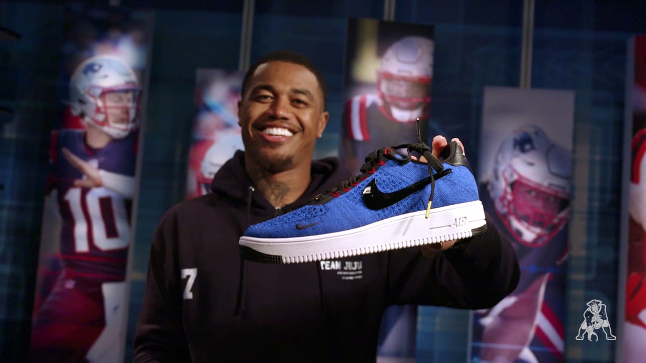 Kendrick Bourne Unboxes Robert Kraft s Nike Patriots Air Force 1s