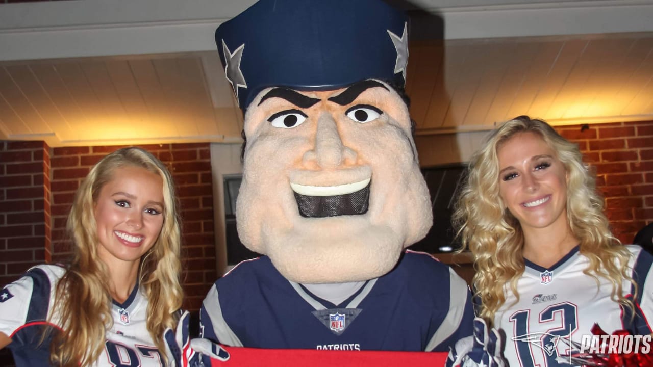 New England Patriots Cheerleaders - #TransformationTuesday Featuring alumni  cheerleader, Tanya, and current cheerleader, Michelle! Both posed with the  best mascot around, our very own Pat Patriot!