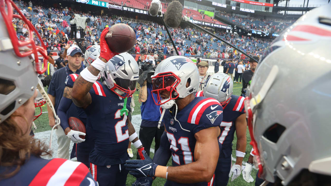 Tom Brady honored by New England Patriots, rings lighthouse bell