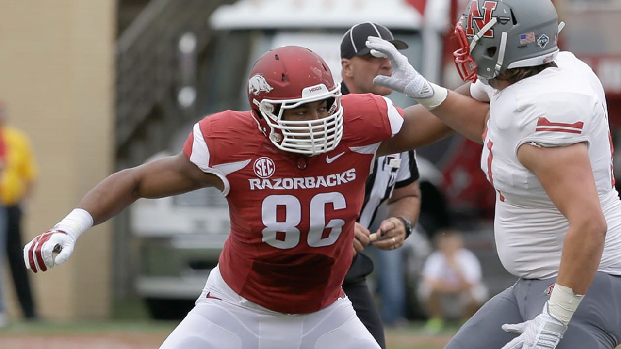 Welcome Back, Arkansas Razorback: Patriots Re-Sign Defensive End Trey  Flowers - Sports Illustrated New England Patriots News, Analysis and More