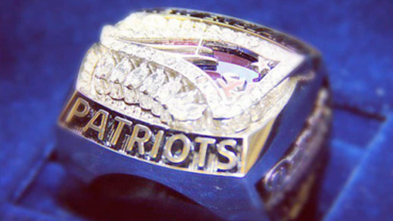 Players receive 2011 Patriots AFC Champs Ring