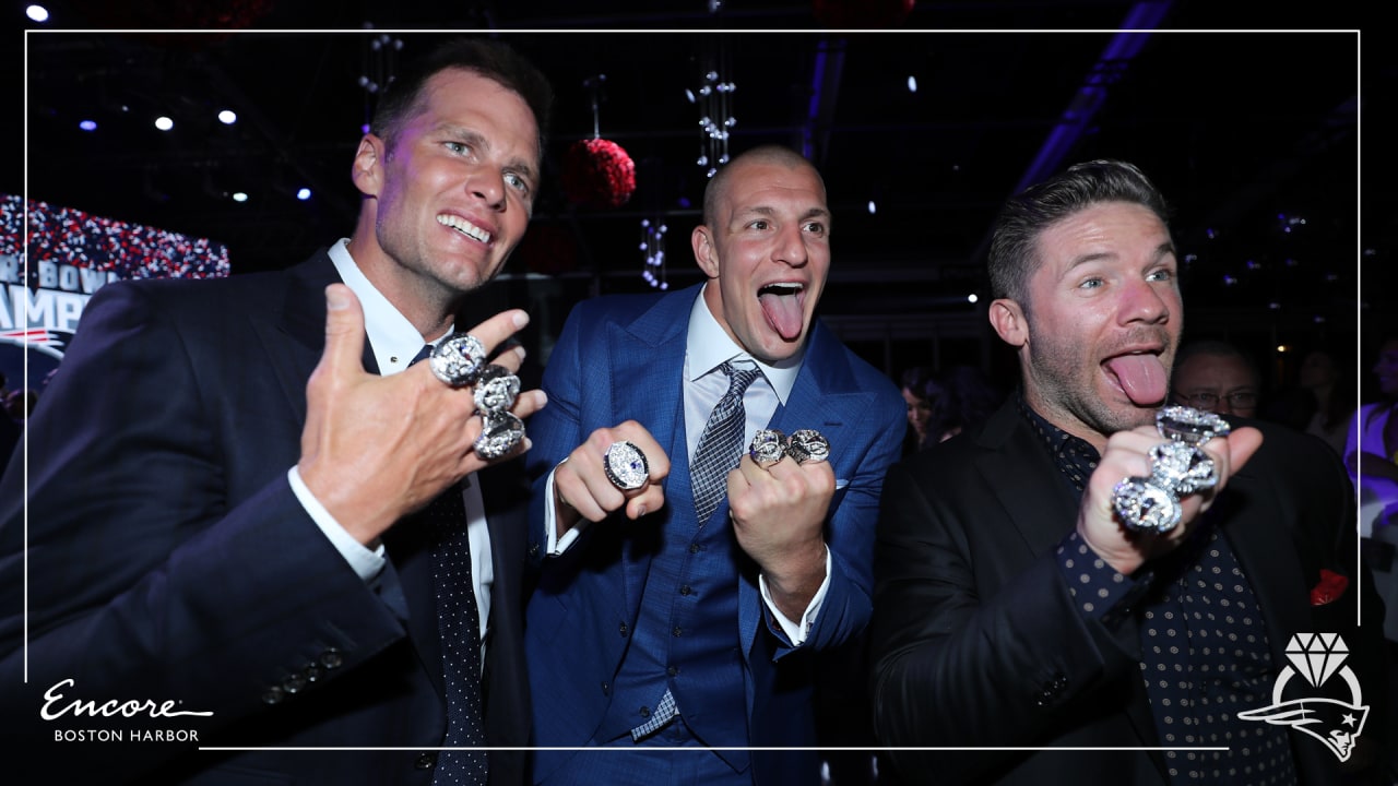 Tom Brady Shows Off His 7 Super Bowl Rings