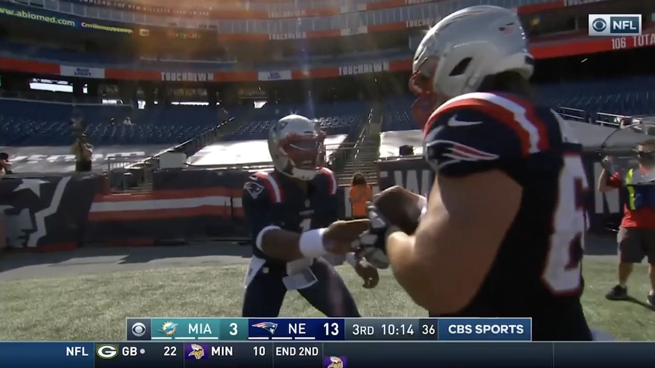 David Andrews Reaction to Cam Newton Giving Him the Ball to Spike is  Bourbon for My Soul. So is His Reaction to Tom Brady's Day.