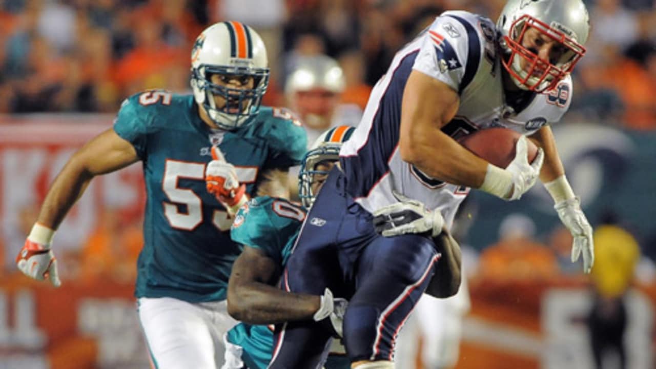 PATRIOTS: Tom Brady throws for team-record 517 yards in win over Dolphins